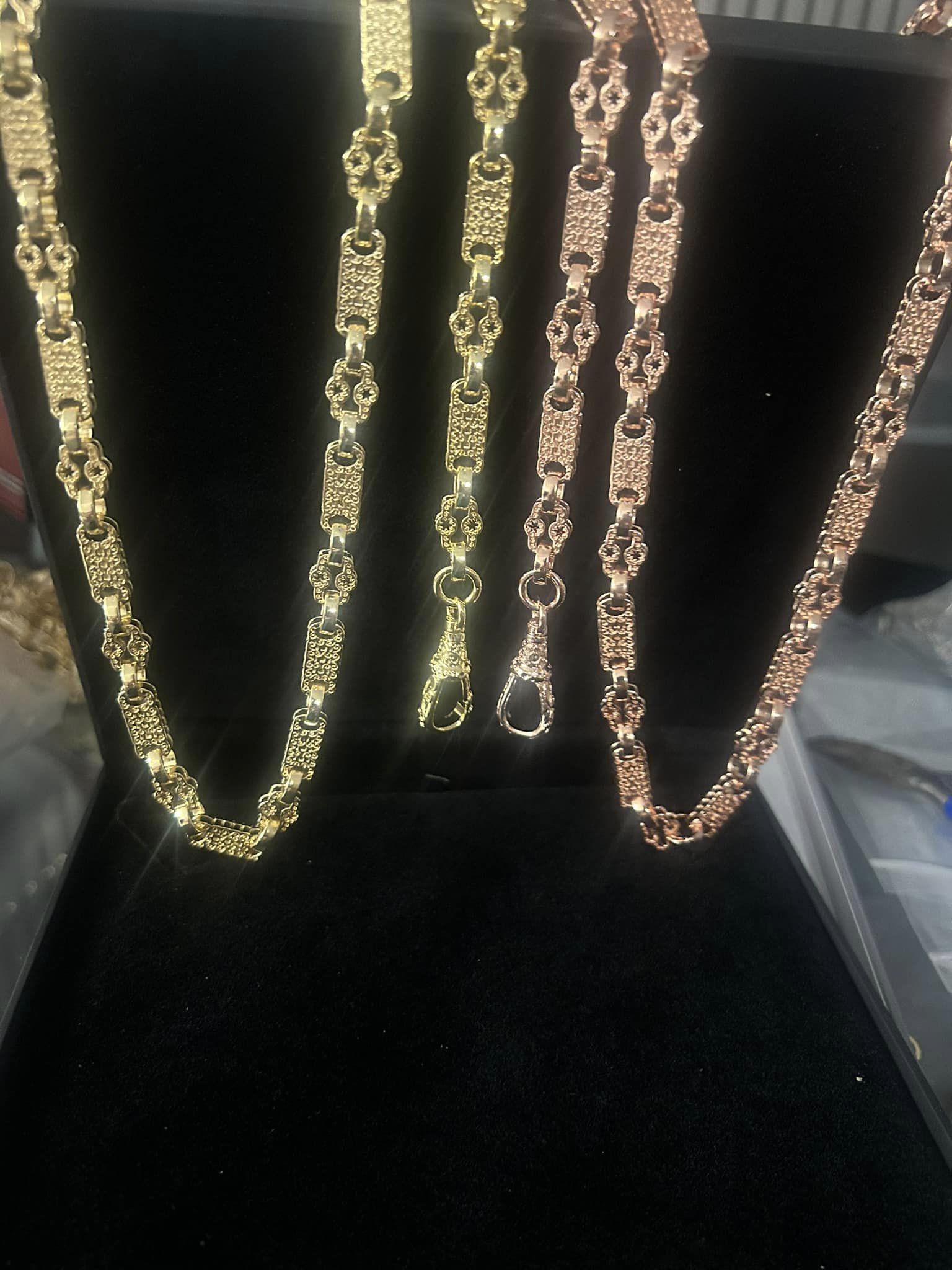 Medium Stars and Bars Set – Gold