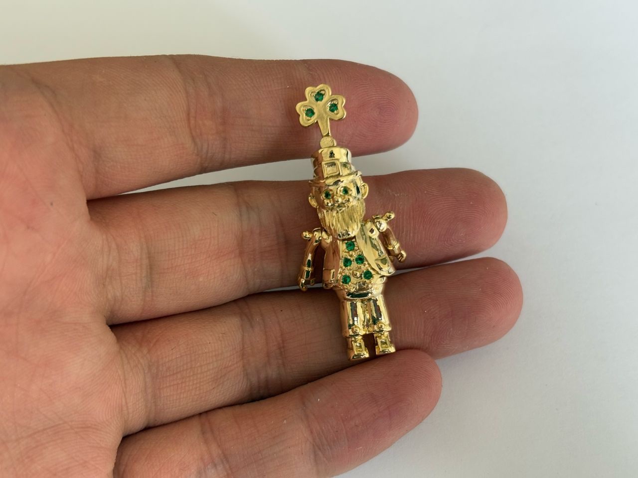 Leprechaun Pendant with 4mm Belcher – Green stone