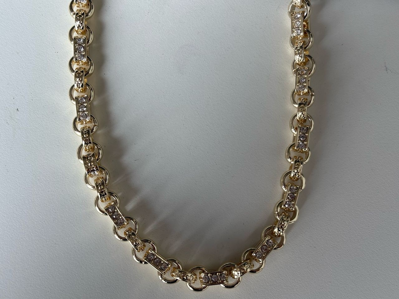 9ct gold filled – 3 stone clear gypsy belcher 10mm necklace